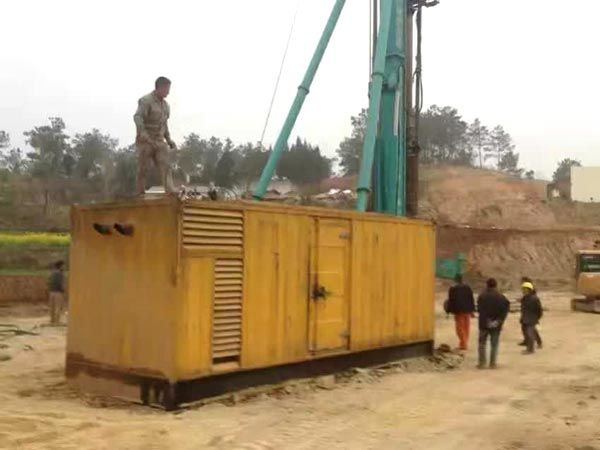 七里河如何判断水冷式机油散热器密封件是否需要更换？